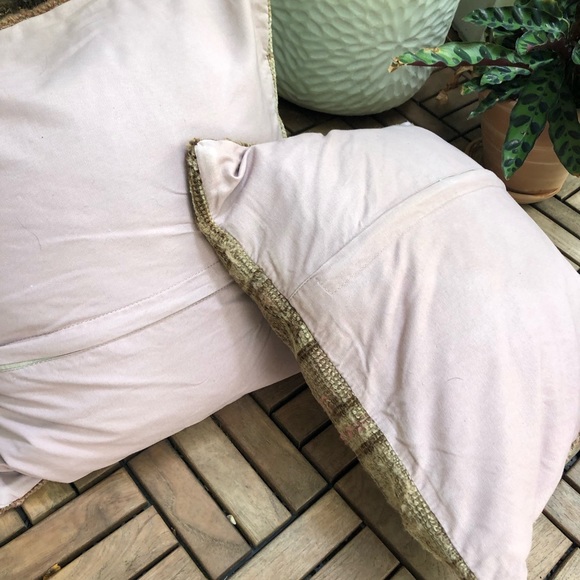 Two Kilim handmade carpet throw pillows. - Picture 5 of 5